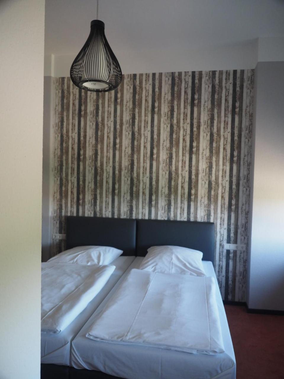 Hotel Kipphut Sarstedt Bagian luar foto